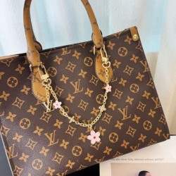 2025SS Keychain LOUIS VUITTON Louis Vuitton A classic keychain that can be used at the change of seasons