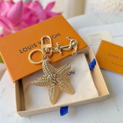 2025SS Keychain LOUIS VUITTON Louis Vuitton is sure to be a hit! Popular summer model