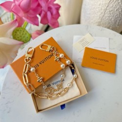 2025SS Keychain LOUIS VUITTON Louis Vuitton High quality item perfect for summer outings
