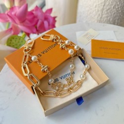 2025SS Keychain LOUIS VUITTON Louis Vuitton High quality item perfect for summer outings