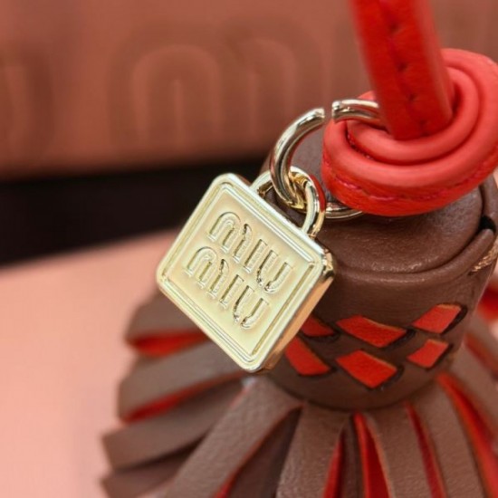 2025SS Keychain MIU MIU Summer new releases are coming out one after another for those with high fashion sensitivity 2025SS Keychain MIU MIU Summer new releases are coming out one after another for those with high fashion sensitivity