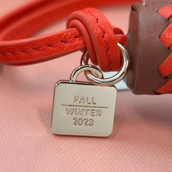 2025SS Keychain MIU MIU Summer new releases are coming out one after another for those with high fashion sensitivity 2025SS Keychain MIU MIU Summer new releases are coming out one after another for those with high fashion sensitivity